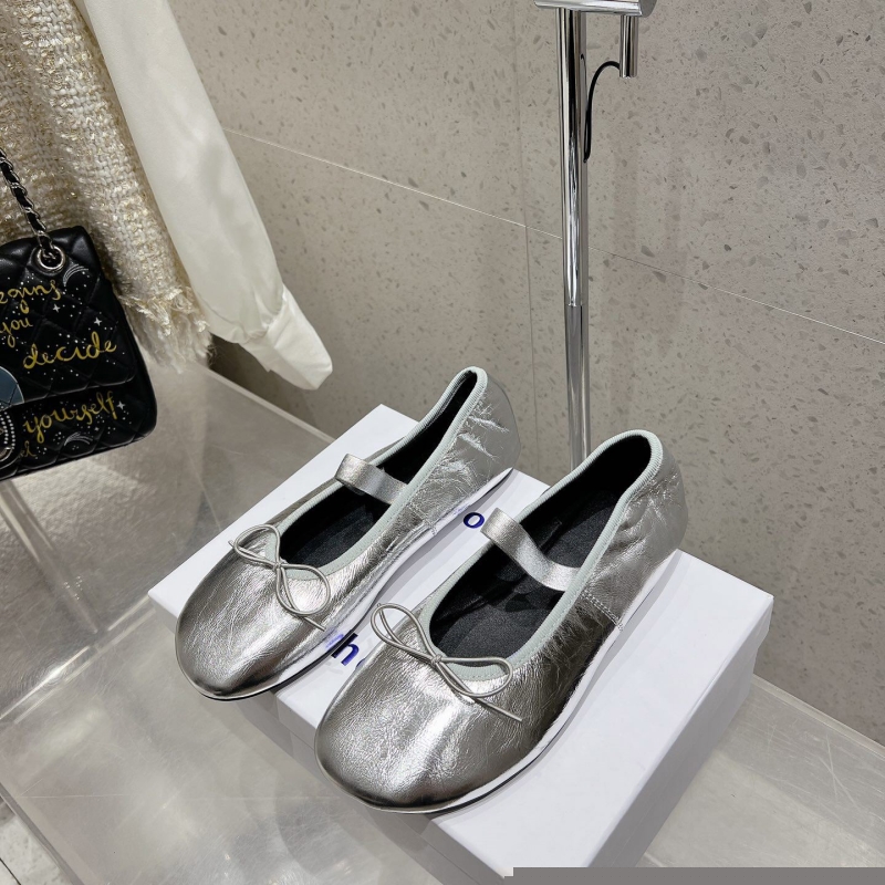 Other flat shoes